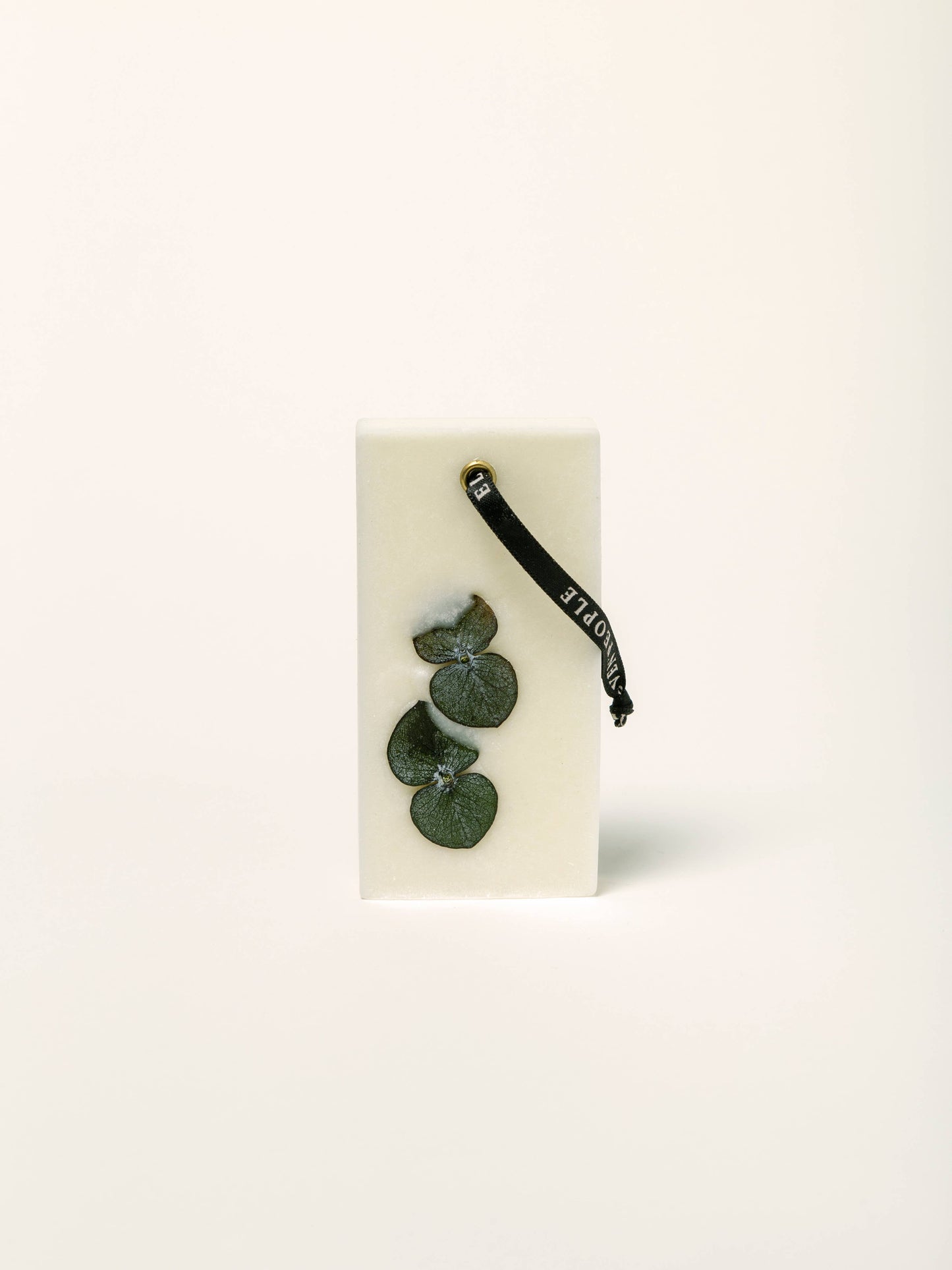 ELEVEN PEOPLE - 08 Sea Salt, Jasmine and Cedarwood Closet Wax Bar Freshener