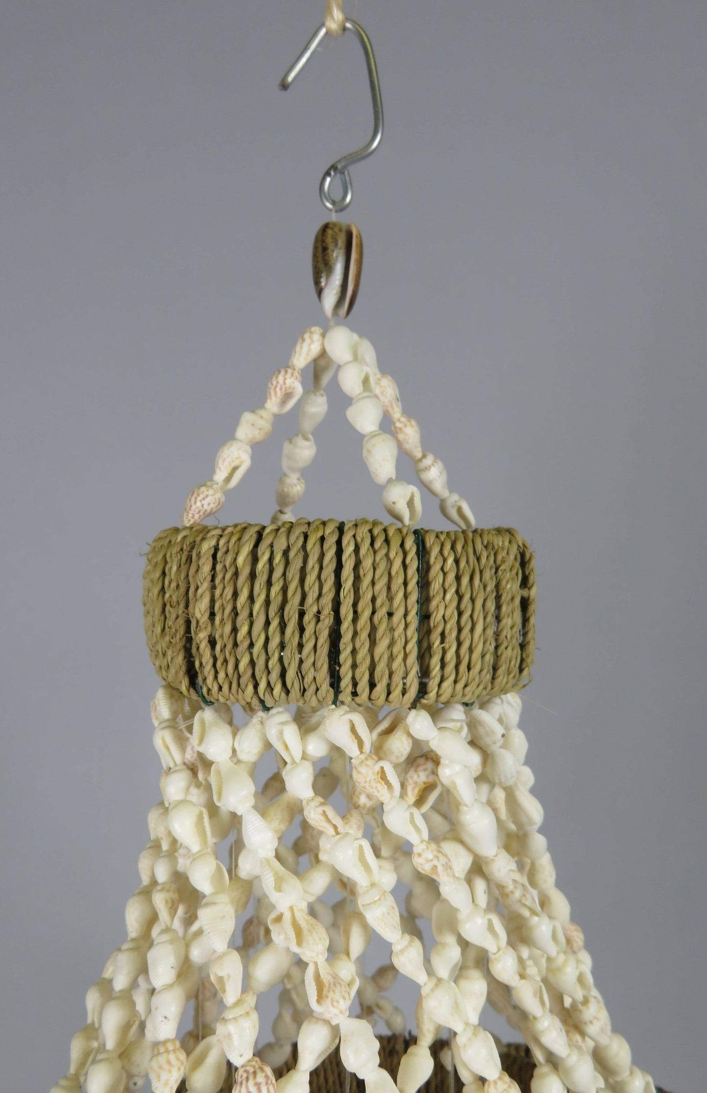 Product Import Holland - Shell pendant - Piercing Abaca