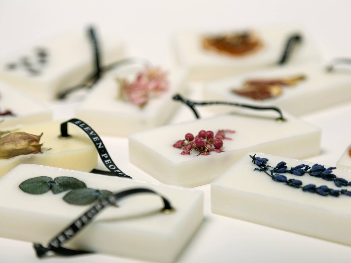 ELEVEN PEOPLE - 08 Sea Salt, Jasmine and Cedarwood Closet Wax Bar Freshener