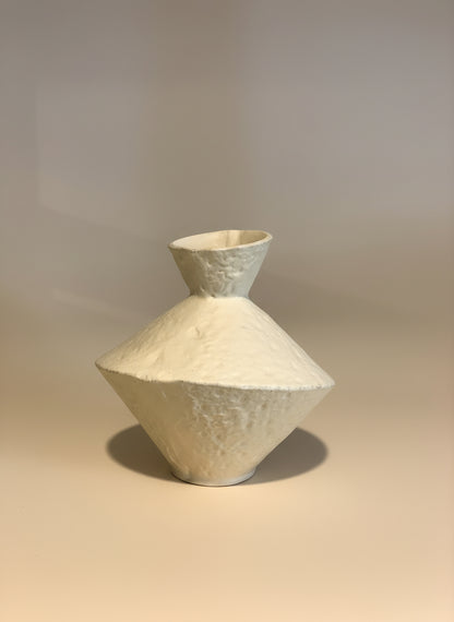 Asymetric Vase Cream ‘Cantilan’