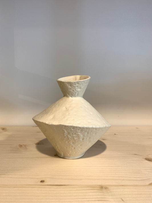 Asymetric Vase Cream ‘Cantilan’