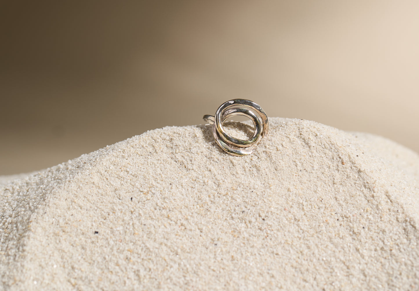 Ugnay Ring