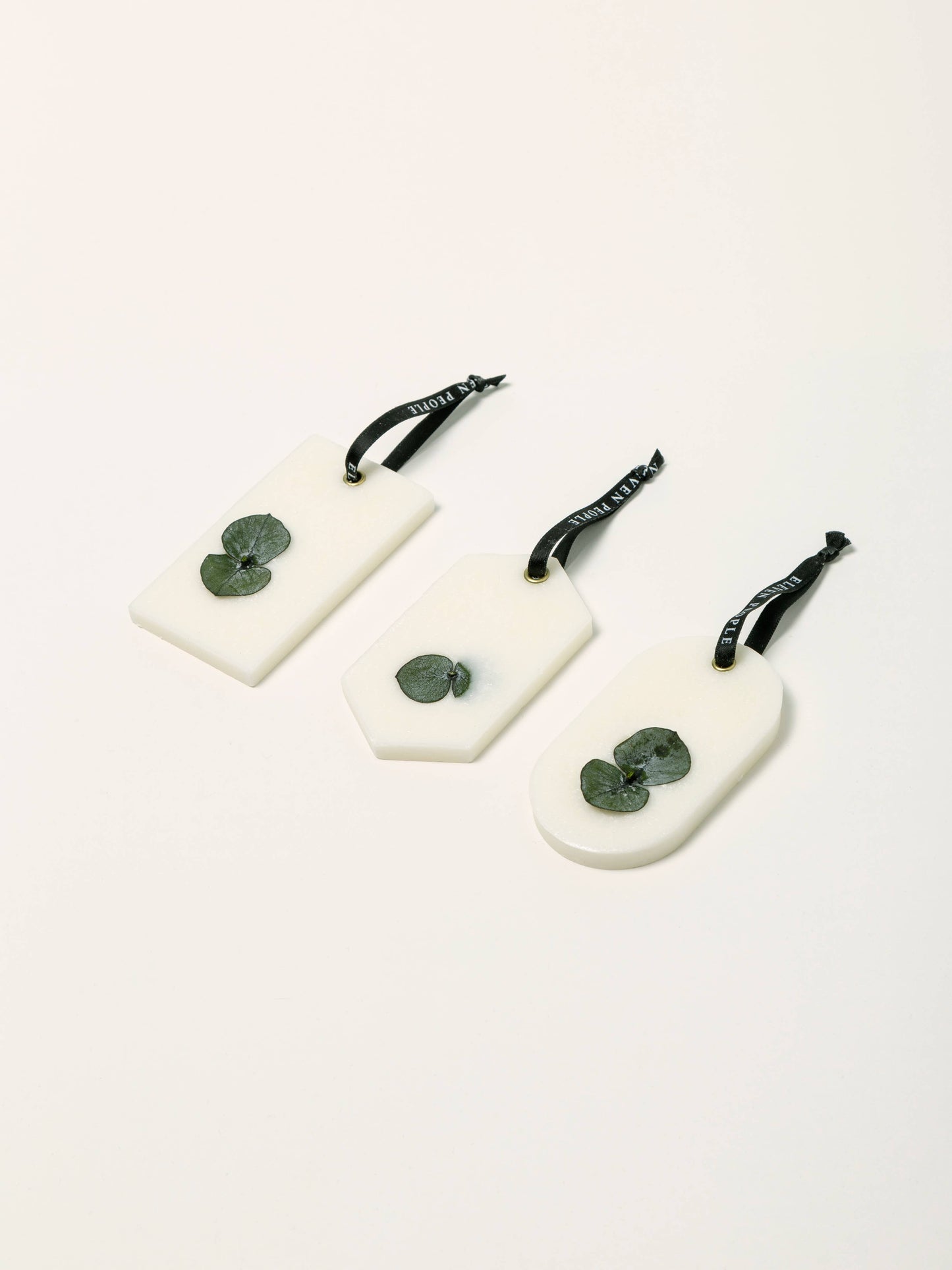 ELEVEN PEOPLE - 08 Sea Salt, Jasmine and Cedarwood Closet Wax Bar Freshener