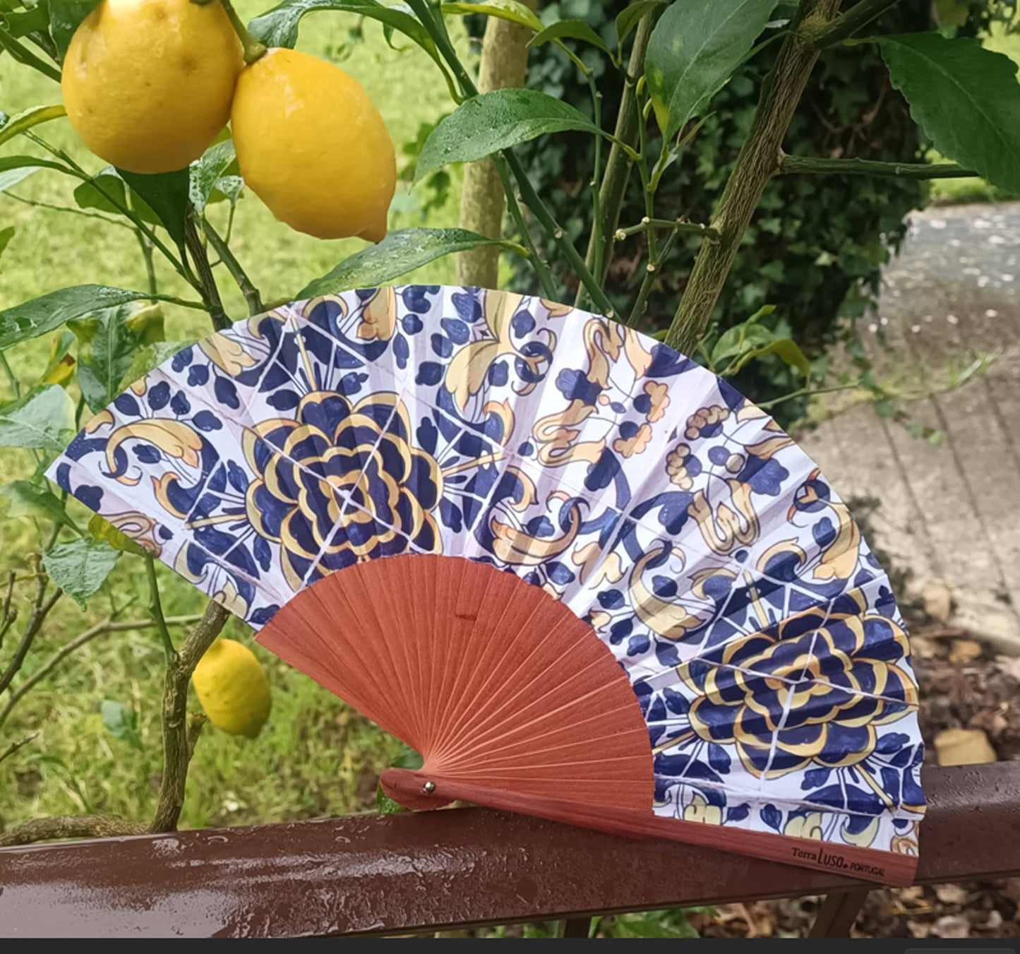 Terra Lusa - Fan Tile Century XVII Camellia